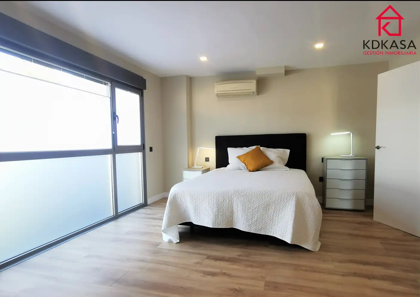 Bedroom of Flat for rent in Madrid  with Air Conditioner, Heating and Terrace