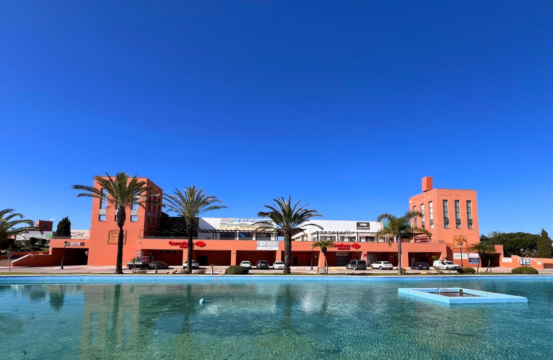 Piscina de Local en venda en Chiclana de la Frontera