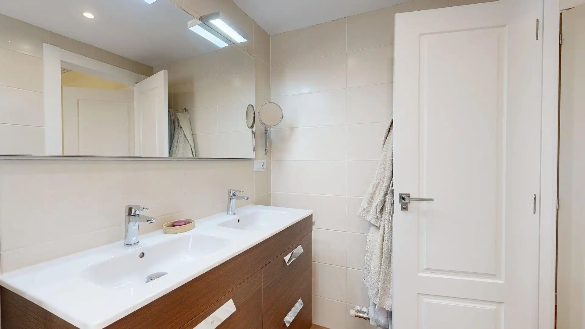 Bathroom of Flat for sale in Zaragoza  with Air Conditioner, Heating and Parquet flooring