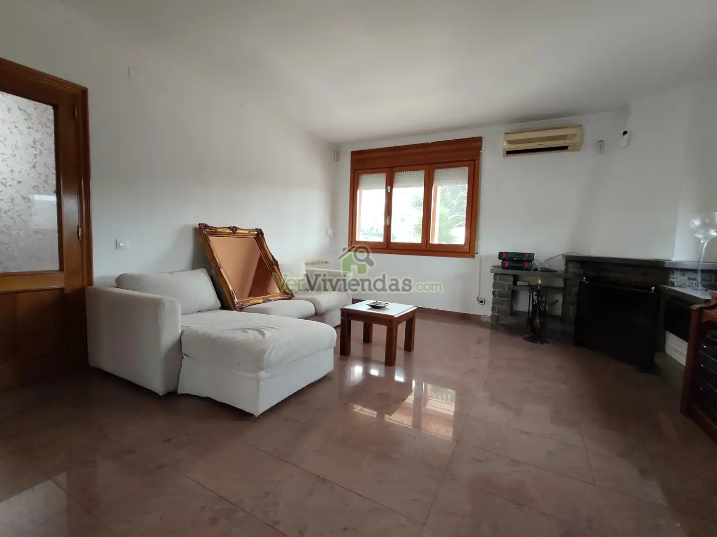 Sala d'estar de Casa o xalet en venda en Cerdanyola del Vallès amb Calefacció, Jardí privat i Parquet