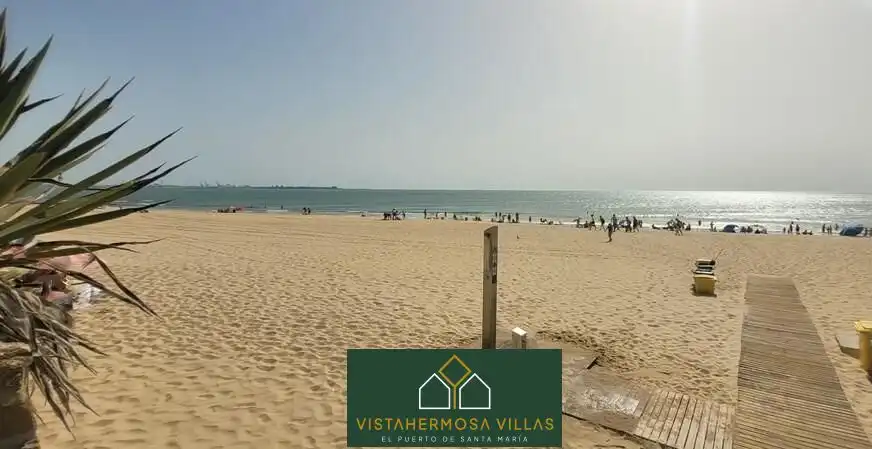 Vista exterior de Casa o xalet de lloguer en El Puerto de Santa María amb Aire condicionat, Jardí privat i Moblat
