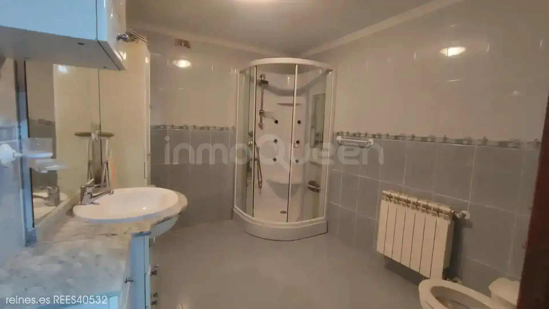Bathroom of Houses for sale in Llanes  with Heating and Furnished