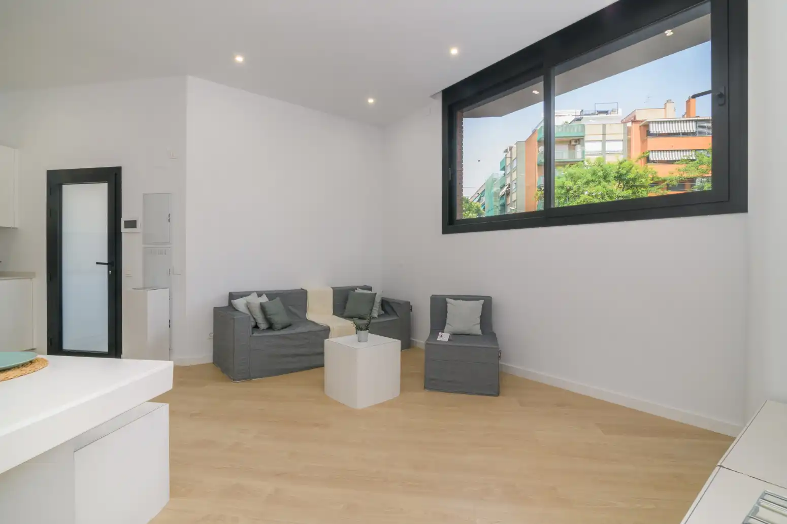 Sala d'estar de Pis en venda en Cornellà de Llobregat amb Calefacció, Parquet i Terrassa
