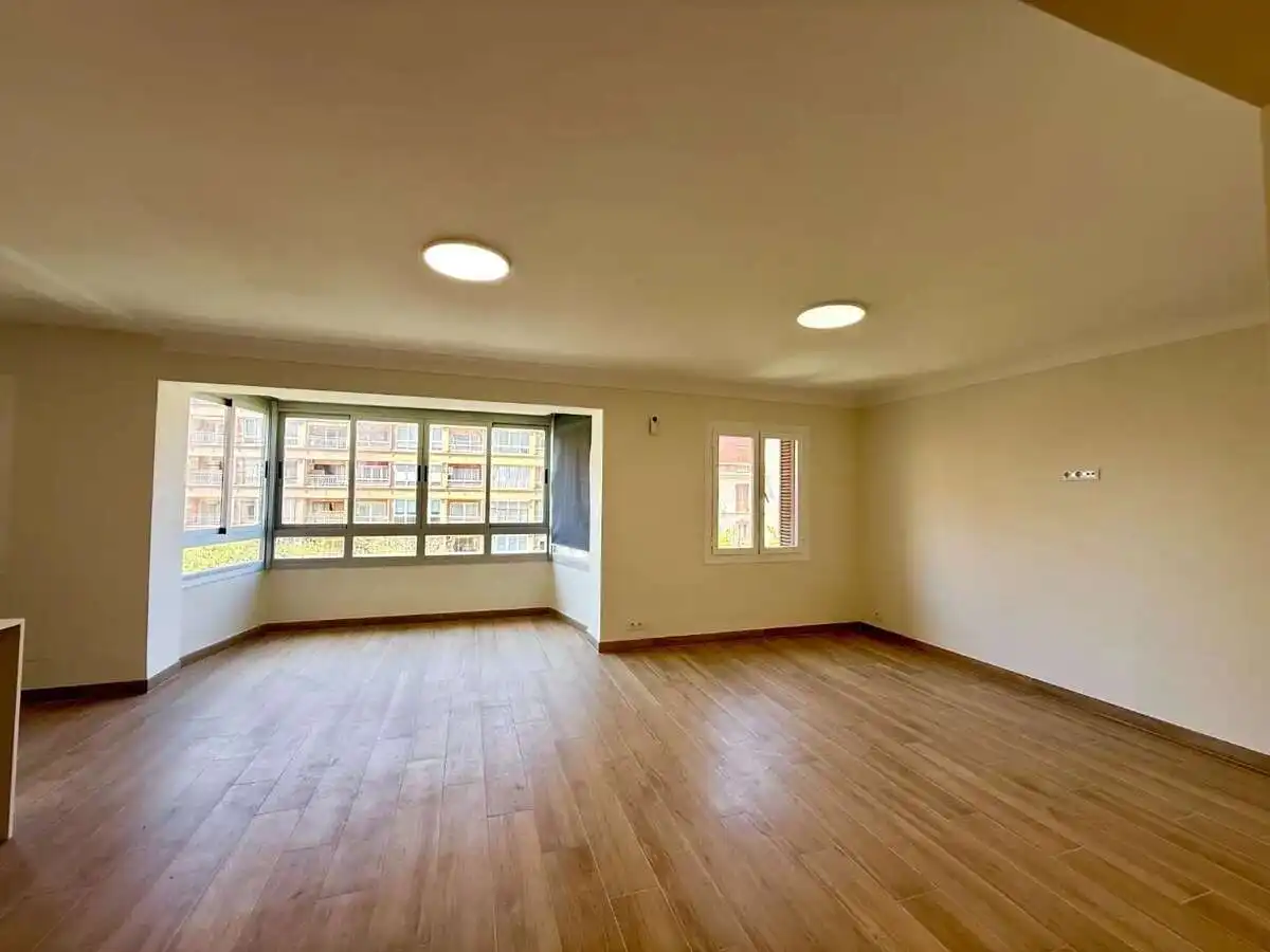 Piso con ascensor en venta en Llevant