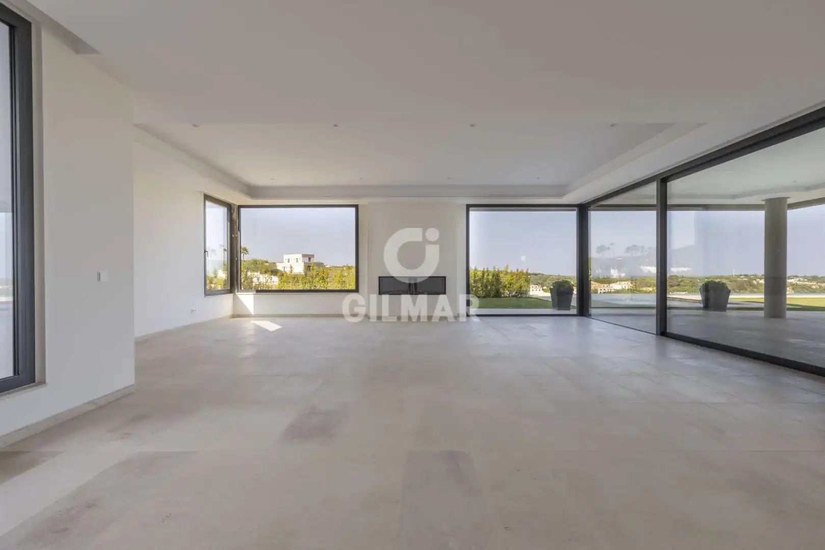 Sala d'estar de Casa o xalet en venda en Sotogrande amb Calefacció, Jardí privat i Piscina