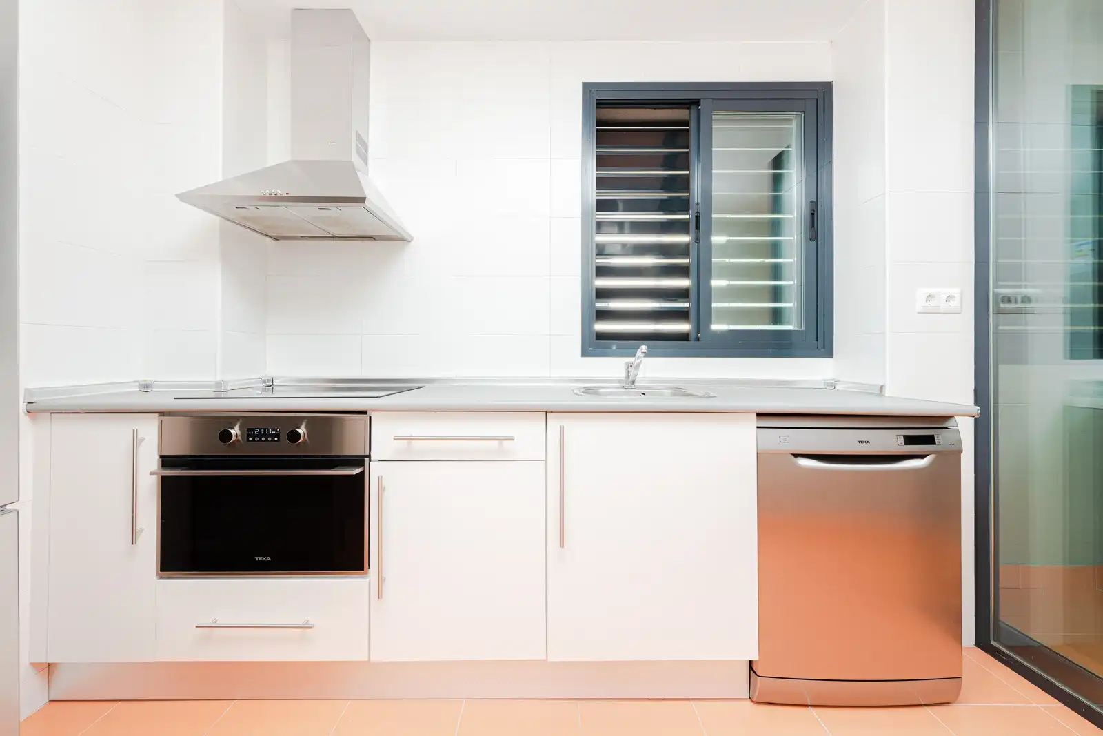 Kitchen of Flat for rent in Torrejón de Ardoz  with Parquet flooring, Terrace and Storage room