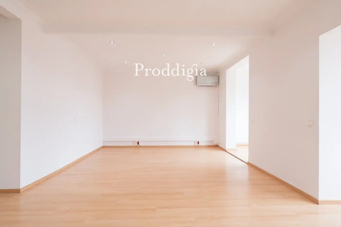 Office for rent in Barcelona  with Air Conditioner and Heating