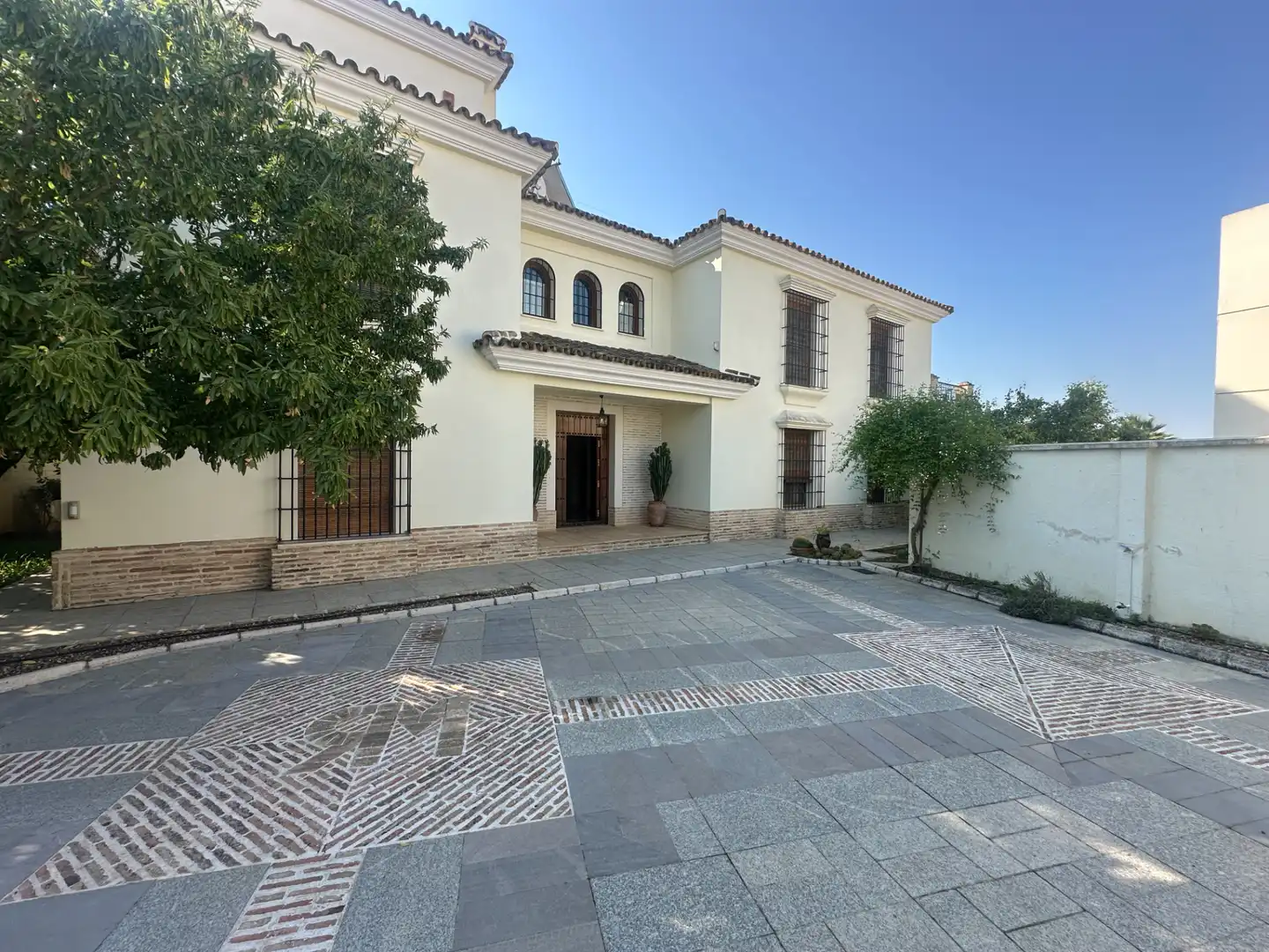 Chalet con terraza en venta en Sanlúcar la Mayor, imagen 2