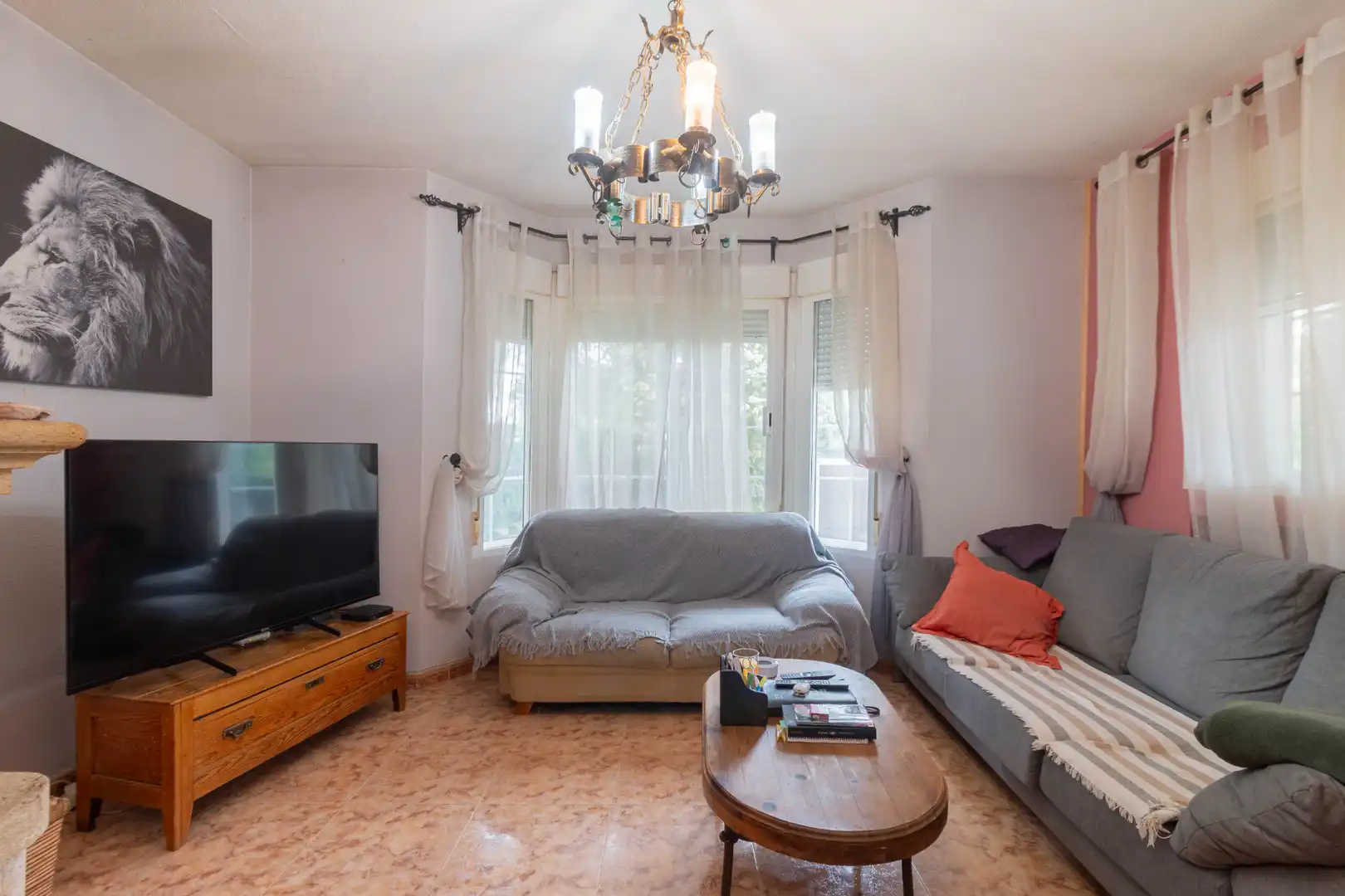 Sala de estar de Casa o chalet en venta en Nuevo Baztán con Aire acondicionado, Calefacción y Jardín privado