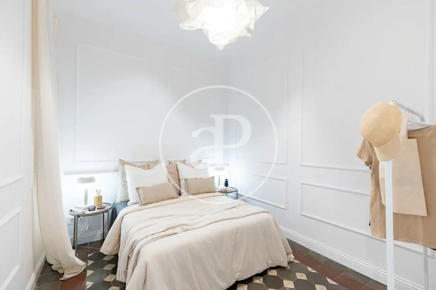 Schlafzimmer von Wohnung zum Verkauf in Barcelona mit Klimaanlage, Heizung und Balkon