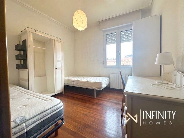 Dormitori de Pis de lloguer en Bilbao  amb Calefacció