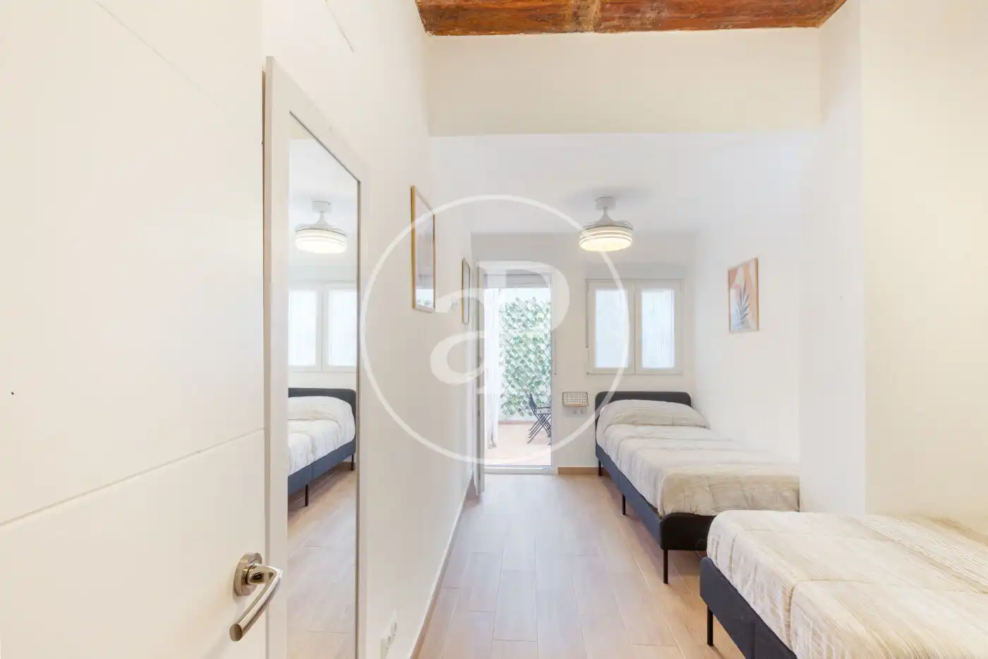 Bedroom of Flat for sale in Valencia  with Heating, Terrace and Furnished