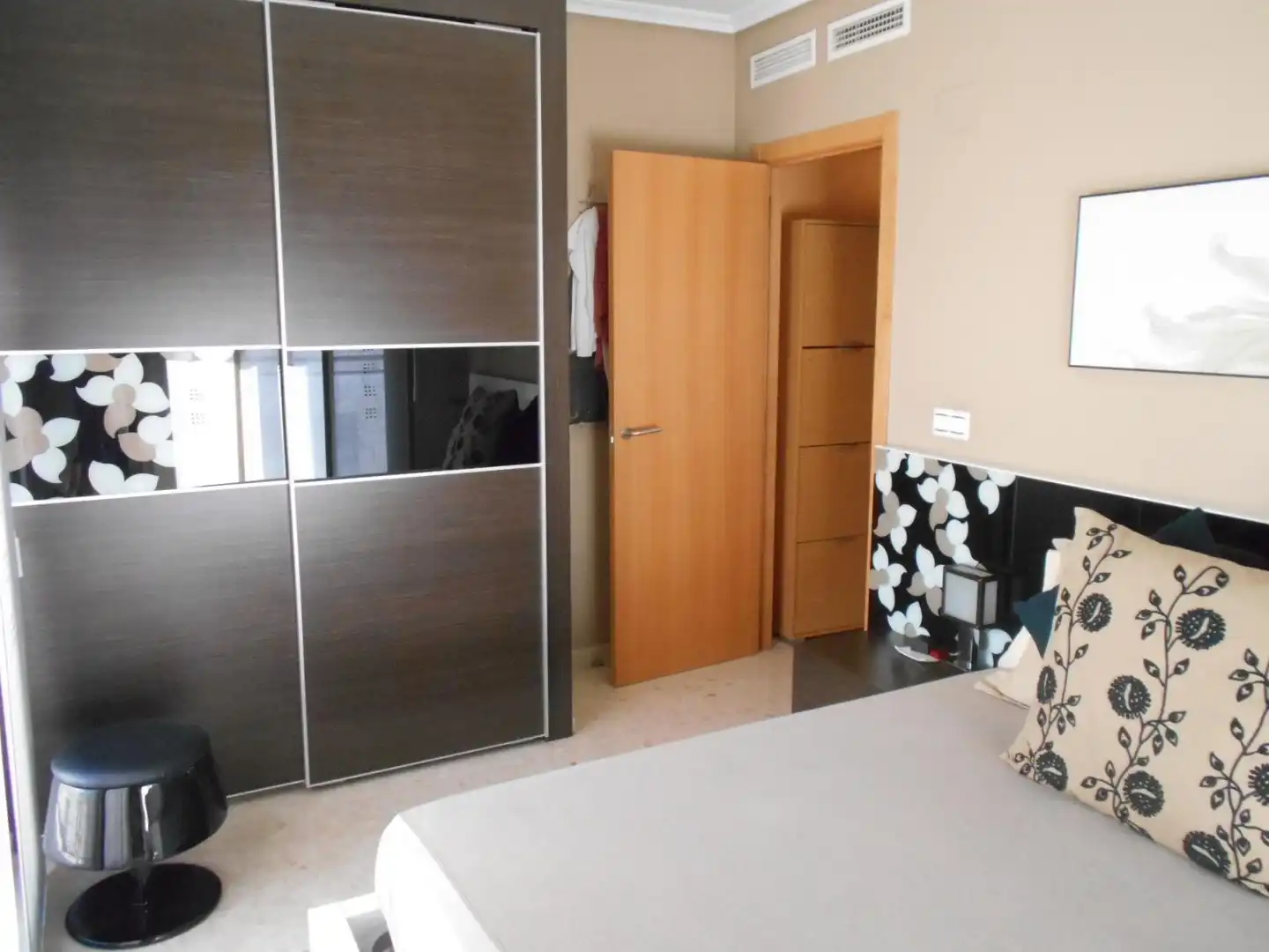 Habitación de Piso de alquiler en Oliva con Aire acondicionado, Amueblado y Balcón