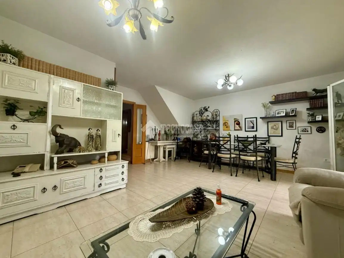 Casa aparellada en venda a Alovera, imagen 11
