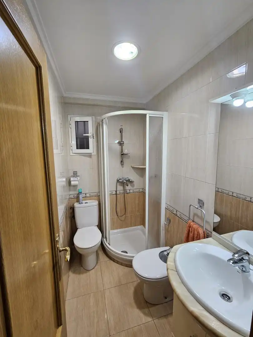 Bathroom of Flat for rent in Valencia  with Air Conditioner, Heating and Furnished