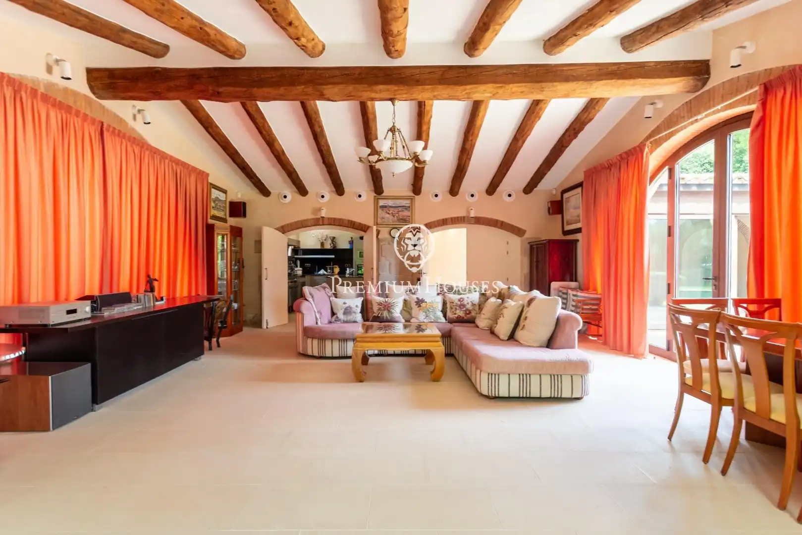 Sala d'estar de Finca rústica en venda en Sant Andreu de Llavaneres amb Aire condicionat, Calefacció i Piscina
