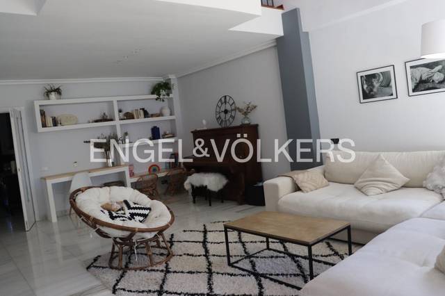 Casa-chalet en Alquiler en Colonia