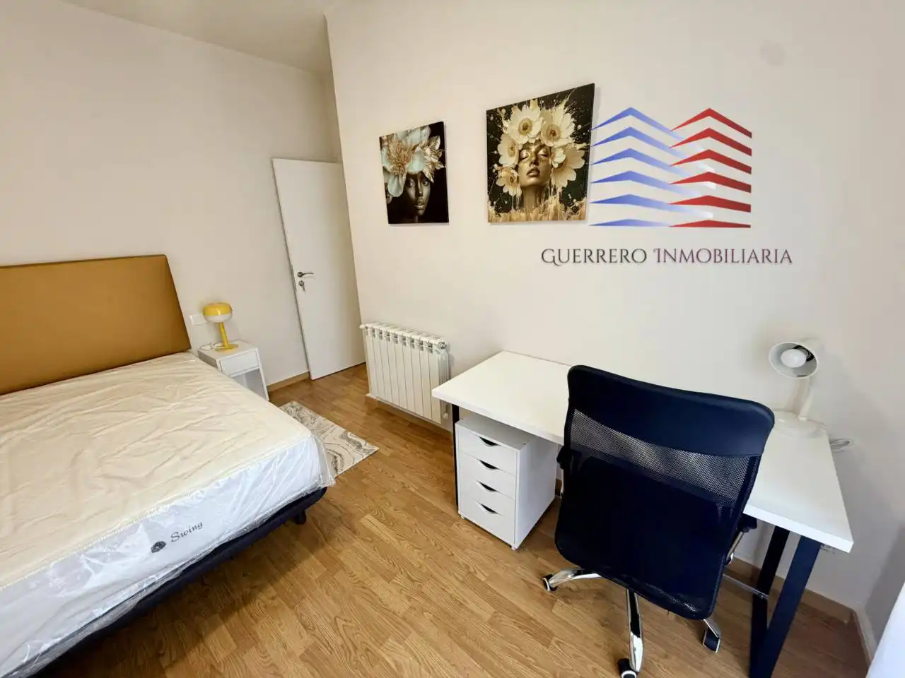 Schlafzimmer von Wohnung zur Miete in Ourense Capital  mit Heizung, Parkett und Möbliert