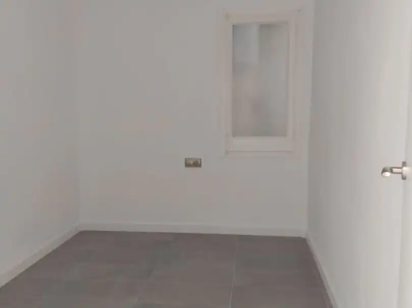 Schlafzimmer von Wohnung zum Verkauf in  Barcelona Capital mit Klimaanlage, Terrasse und Balkon