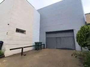 Außenansicht von Fabrikhallen zum Verkauf in Alcorcón