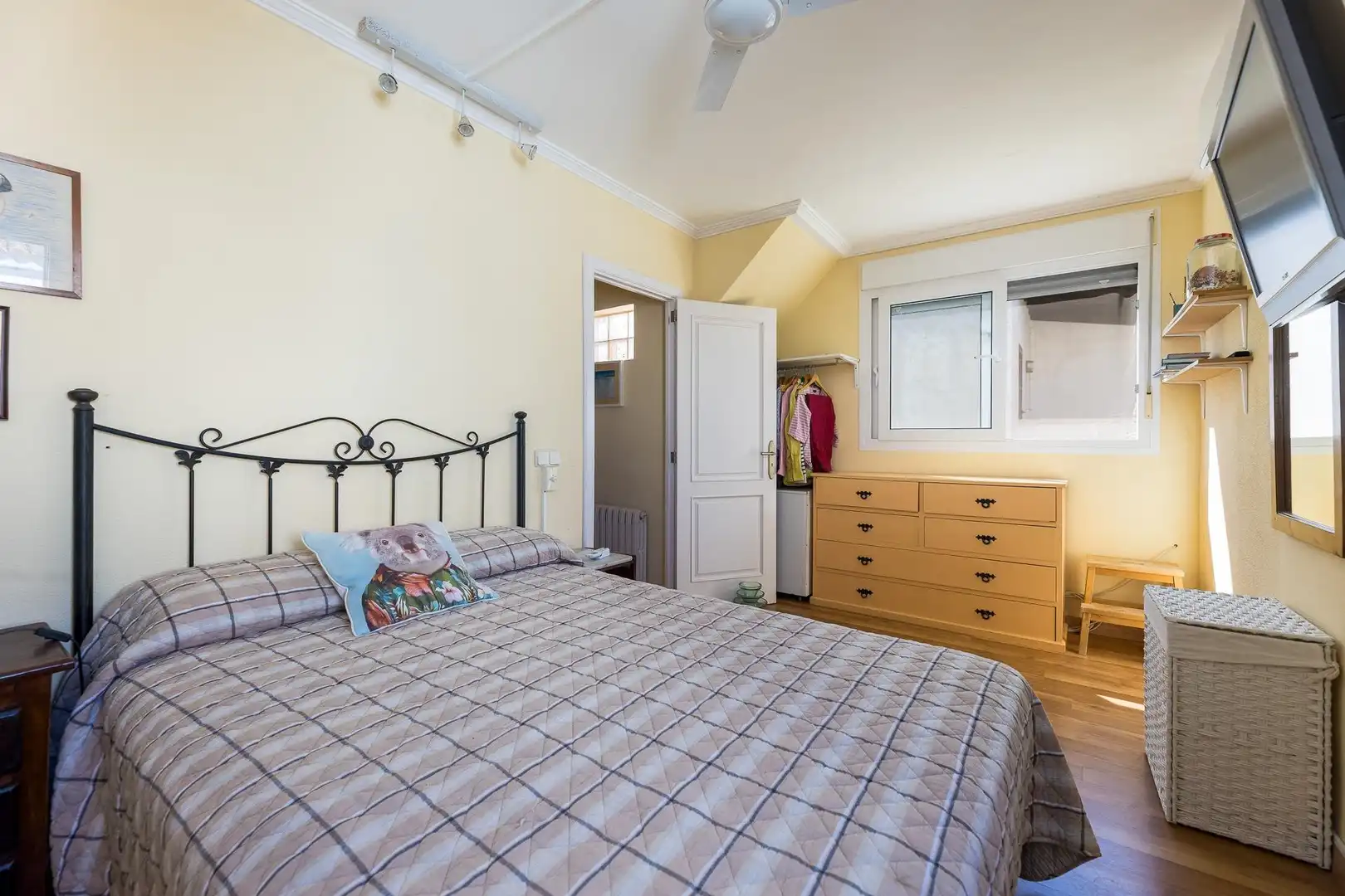 Schlafzimmer von Einfamilien-Reihenhaus zum Verkauf in Ses Salines mit Klimaanlage, Heizung und Terrasse