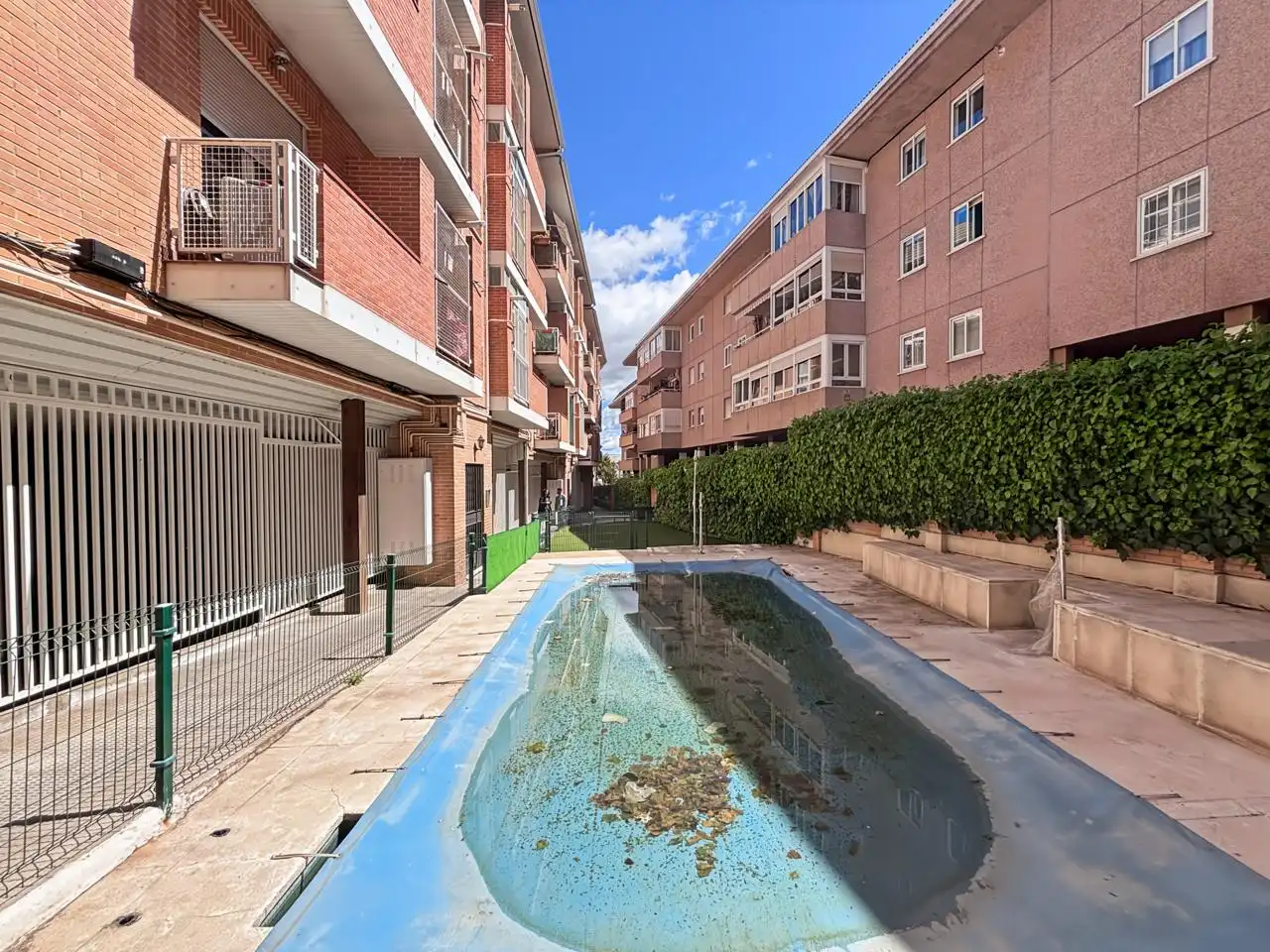 Vista exterior de Dúplex en venta en Galapagar con Calefacción y Terraza