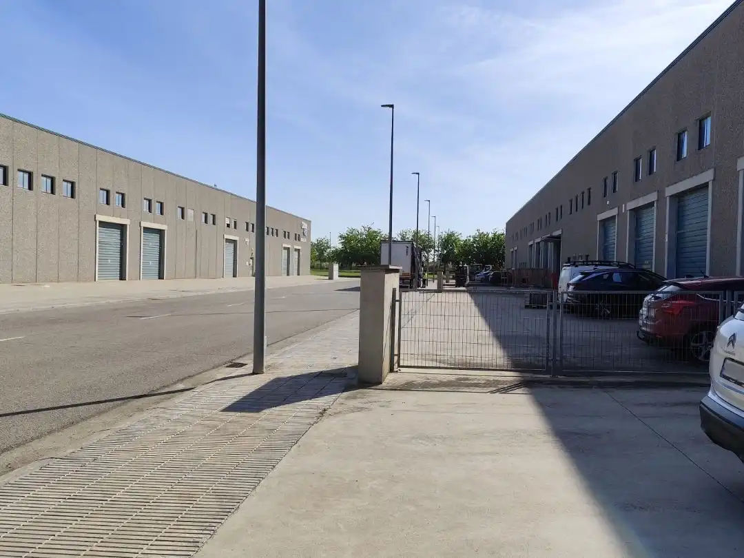 Exterior view of Commercial properties for rent in Alcarràs