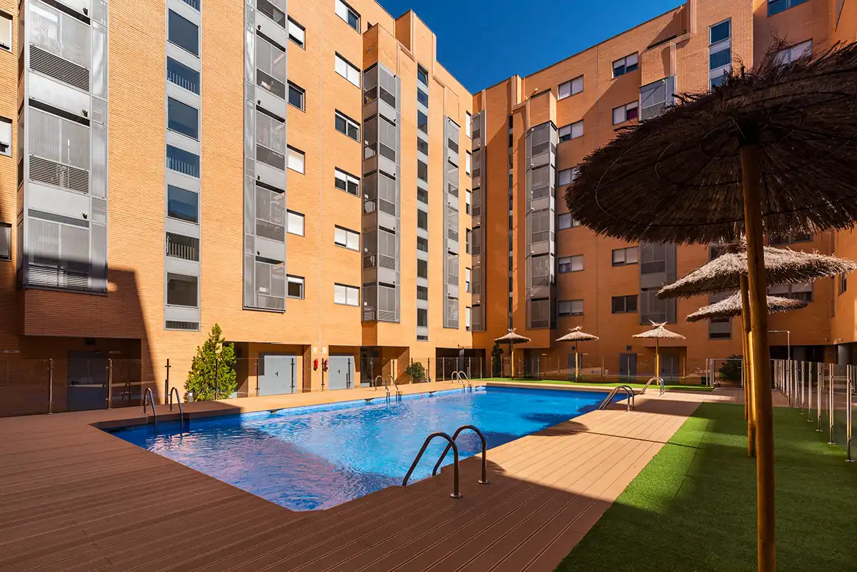 Piscina de Pis de lloguer en Madrid amb Aire condicionat, Calefacció i Parquet