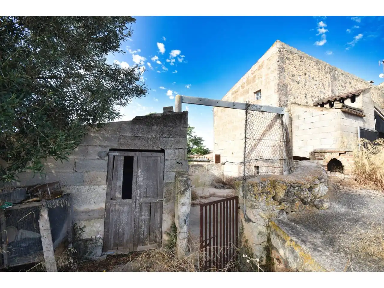 Vista exterior de Finca rústica en venda en Santa Margalida amb Aire condicionat, Calefacció i Jardí privat