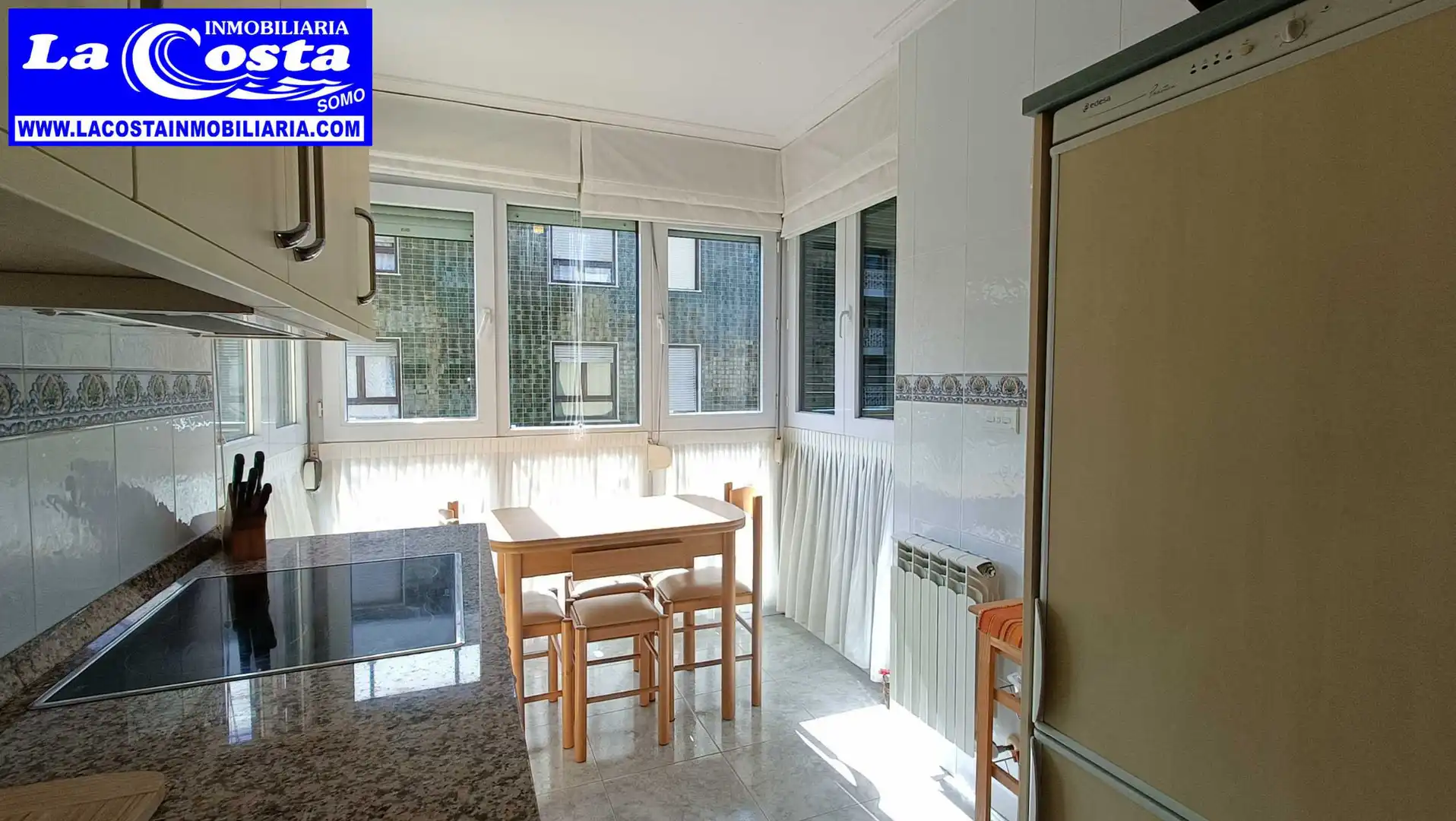 Küche von Wohnung zum Verkauf in Ribamontán al Mar mit Heizung, Ofen und Waschmaschine