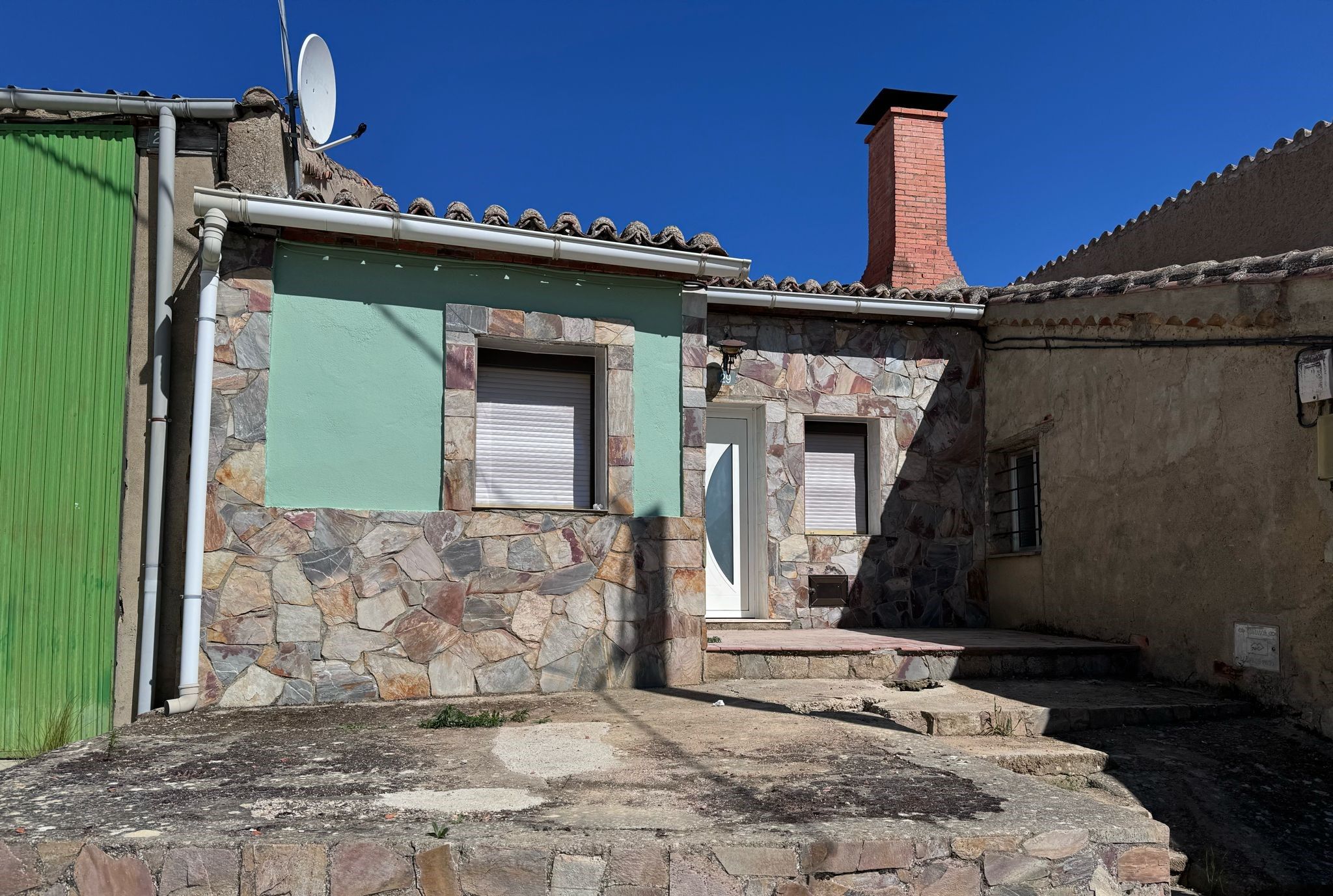 Vista exterior de Casa o xalet en venda en Villardondiego amb Terrassa i Traster