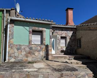 Vista exterior de Casa o xalet en venda en Villardondiego amb Terrassa i Traster