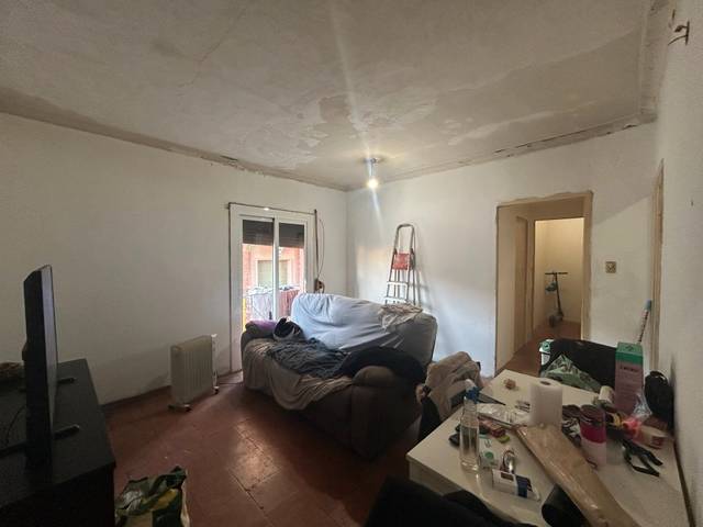 Piso en Venta en Carrer Bassols en El Camp de l'Arpa del Clot