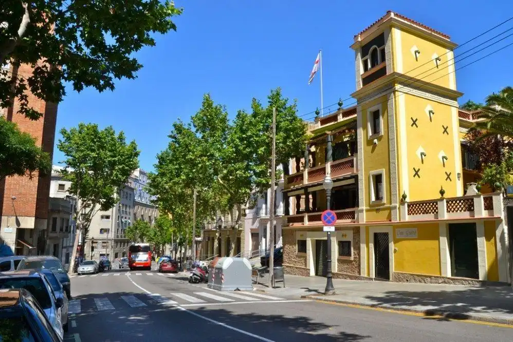 Vista exterior de Edifici en venda en Barcelona
