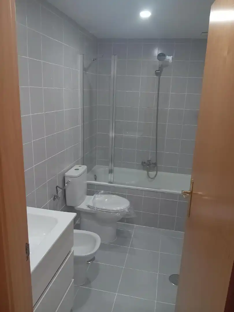 Bathroom of Flat for sale in Madrid  with Community pool