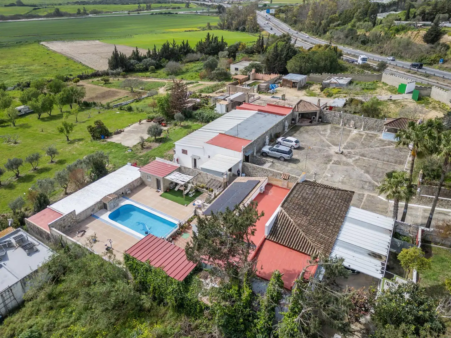 Vista exterior de Casa o chalet en venta en Chiclana de la Frontera con Aire acondicionado, Calefacción y Jardín privado