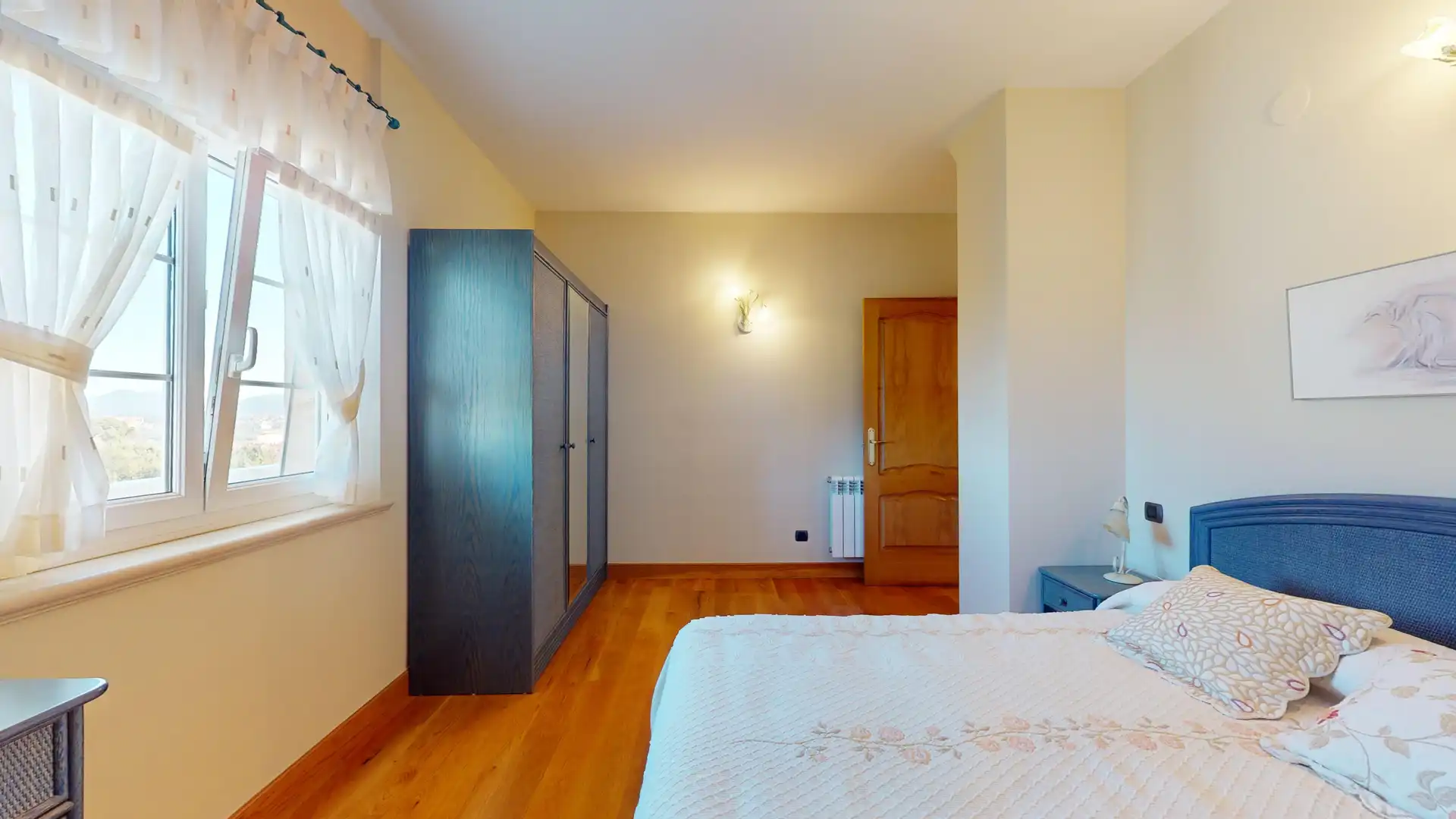Dormitori de Casa o xalet en venda en Arnuero amb Calefacció, Terrassa i Balcó