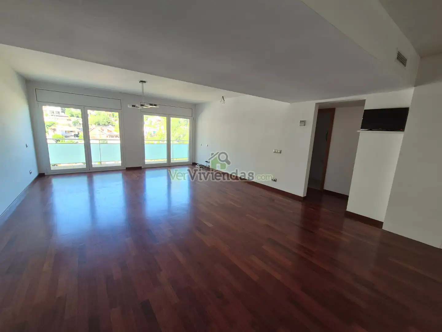 Sala de estar de Casa o chalet en venta en Vallirana con Aire acondicionado, Calefacción y Jardín privado