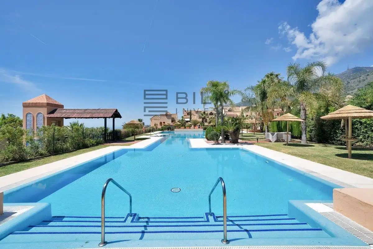 Flat with pool for sale in Bay View Homes