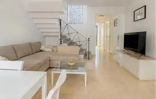 Sala de estar de Edificio en venta en Manilva