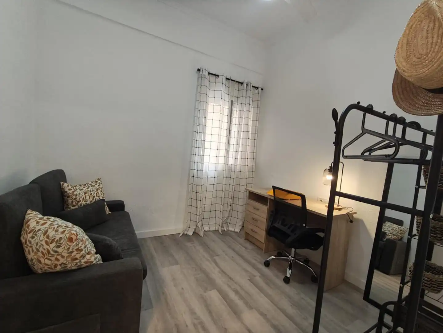 Schlafzimmer von Wohnung zur Miete in Sagunto / Sagunt mit Abstellraum und Möbliert
