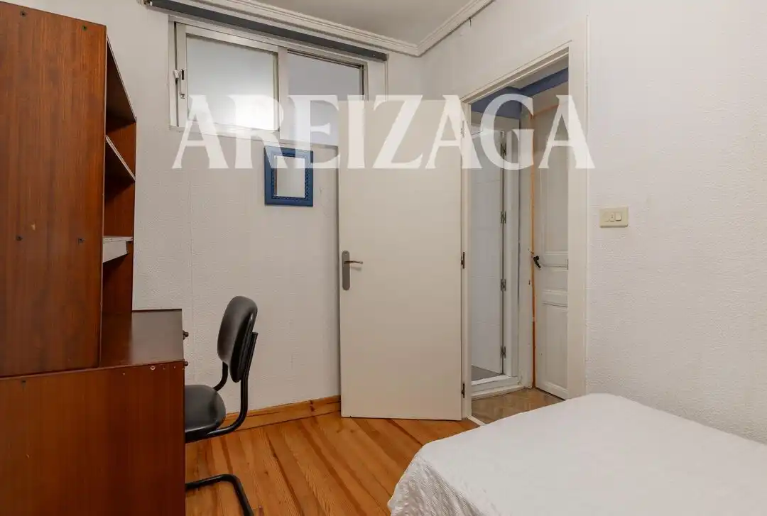 Dormitori de Pis en venda en Donostia - San Sebastián  amb Balcó