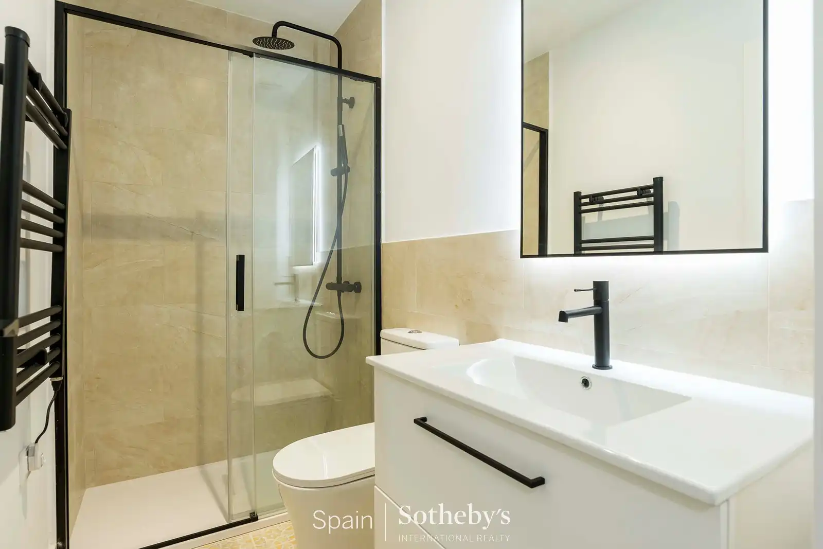 Bathroom of Apartments for sale in Madrid  with Air Conditioner and Heating