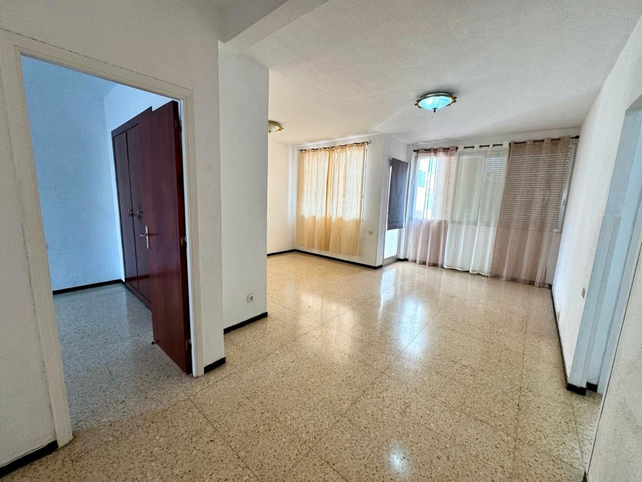 Living room of Flat for rent in  Santa Cruz de Tenerife Capital  with Oven and Balcony