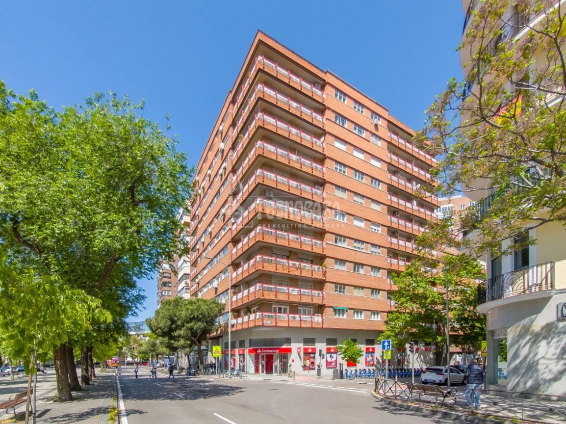 Vista exterior de Pis en venda en  Madrid Capital amb Aire condicionat, Calefacció i Terrassa