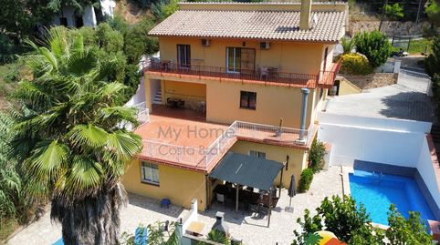 R02601 CASA CON LICENCIA TURÍSTICA, PISCINA Y GARAJE EN LOS PINARES, LLORET DE MAR.
