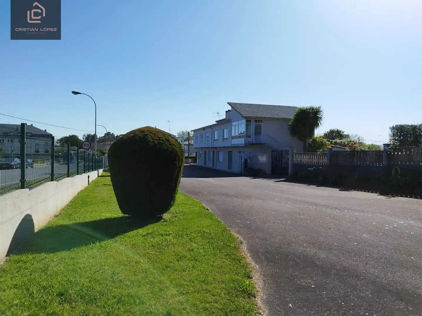 Vista exterior de Casa o xalet en venda en Abegondo amb Calefacció, Parquet i Terrassa