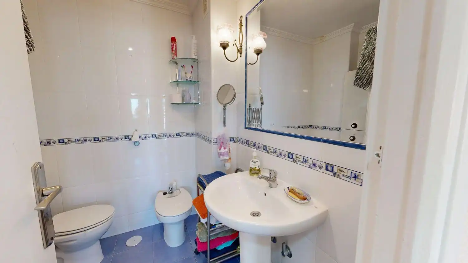 Badezimmer von Wohnungen zum Verkauf in Alicante / Alacant mit Terrasse und Balkon