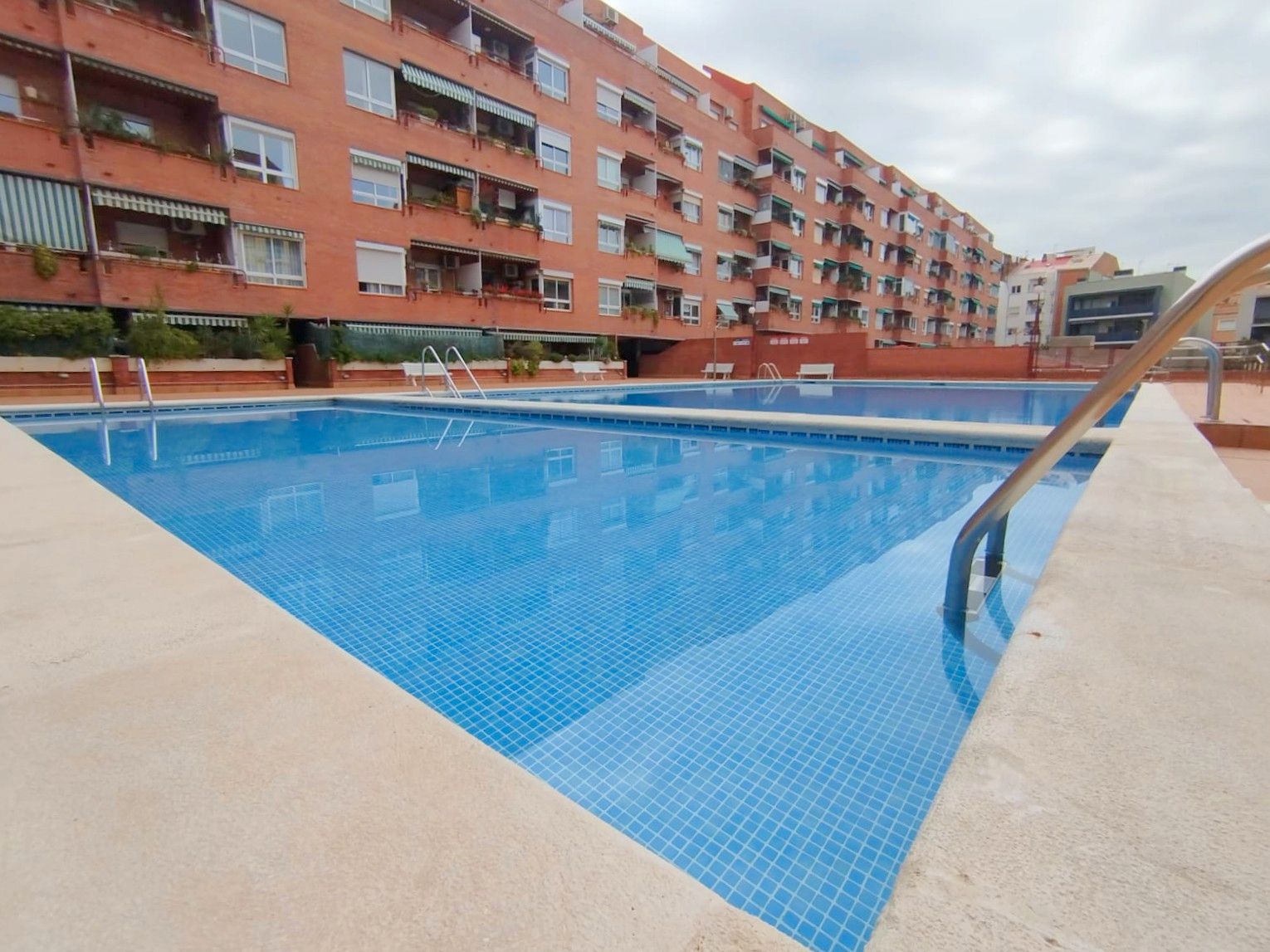 Piscina de Pis en venda en  Barcelona Capital amb Aire condicionat, Calefacció i Parquet