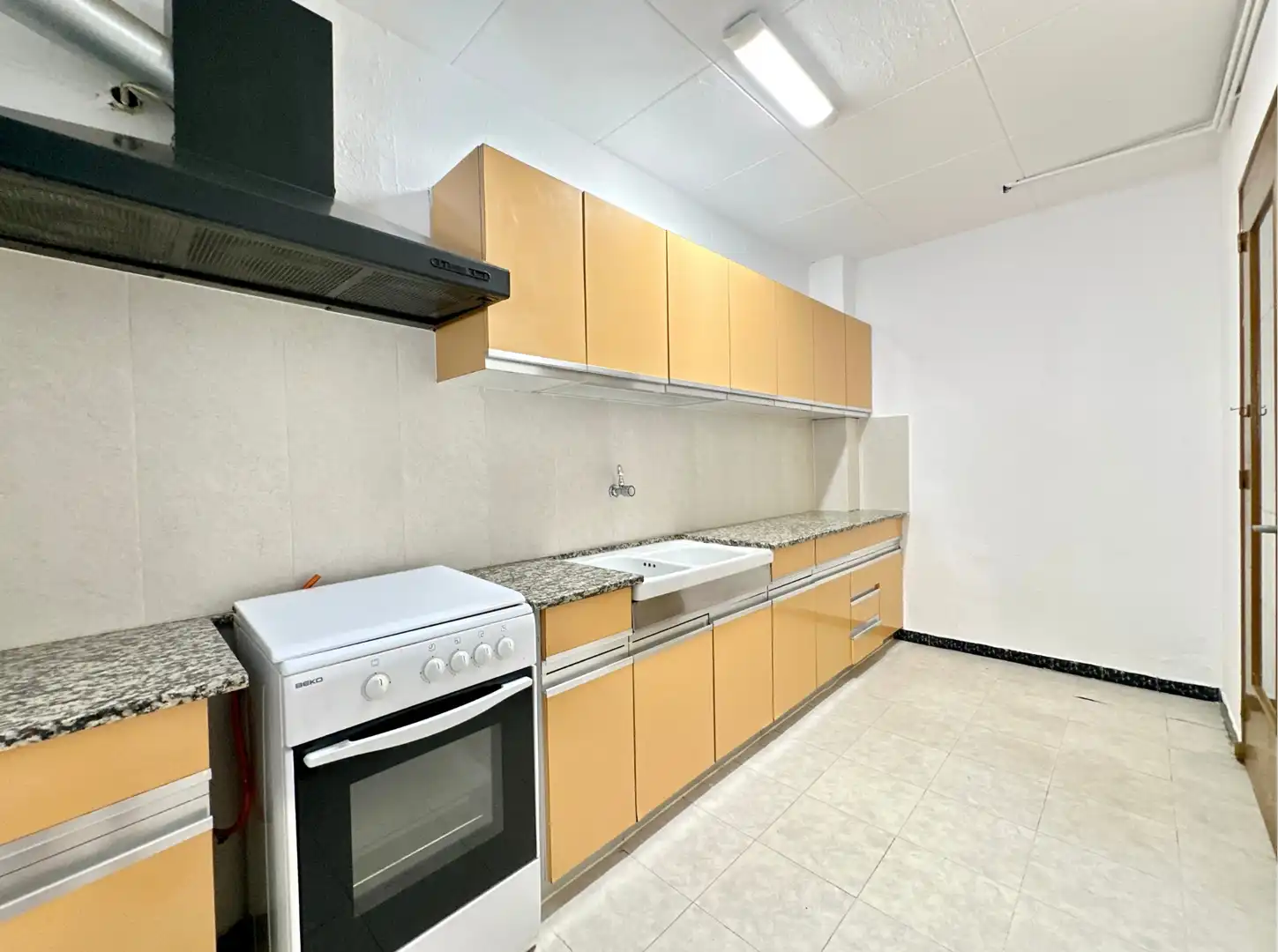 Cocina de Casa adosada en venta en Manlleu con Aire acondicionado, Jardín privado y Terraza